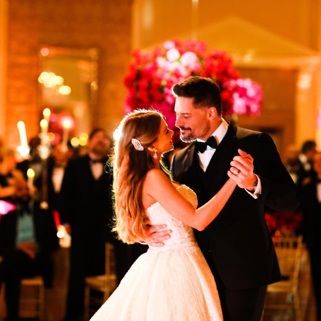 Una hermosa foto durante su primer baile.