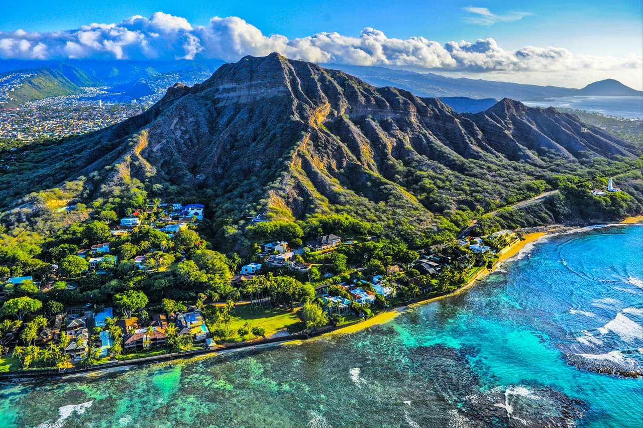 <h3 class="cms-H3-H3">21. Hawaii</h3>
<br>
<br>🚑 
<b>Muertes provocadas por accidentes causados por conductores en estado de ebriedad en 2020: </b>31% (27) del total.
<br>
<br>🚑 
<b>Variación de muertes en accidentes causados por conductores en estado de ebriedad, 2019-2020: </b>-25%
<br>
<br>🚑 
<b>Total de muertes por accidentes de tráfico en 2020: </b>85
<br>
<br>🚑
<b> Población: </b>1,415,872
<br>