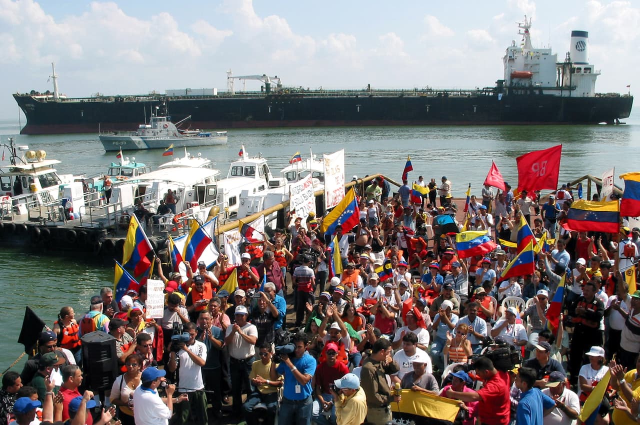 Trump amenaza con aranceles a países que compren petróleo venezolano