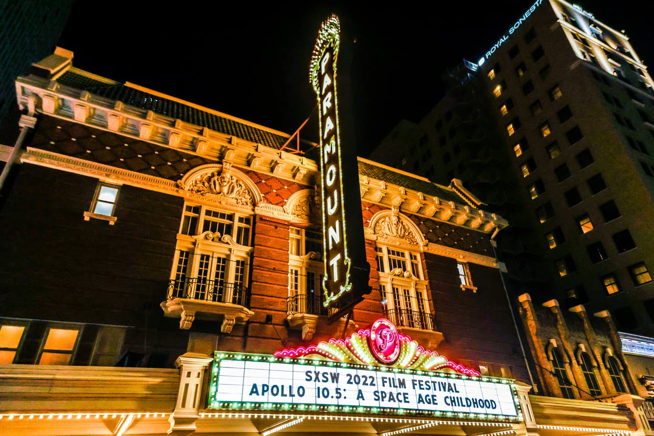 Ya en serio, la protagonista de éxitos como 'Speed', 'Miss Congeniality' y 'Gravity' declaró que hay "demasiados lugares extraordinarios (para disfrutar) en Austin".