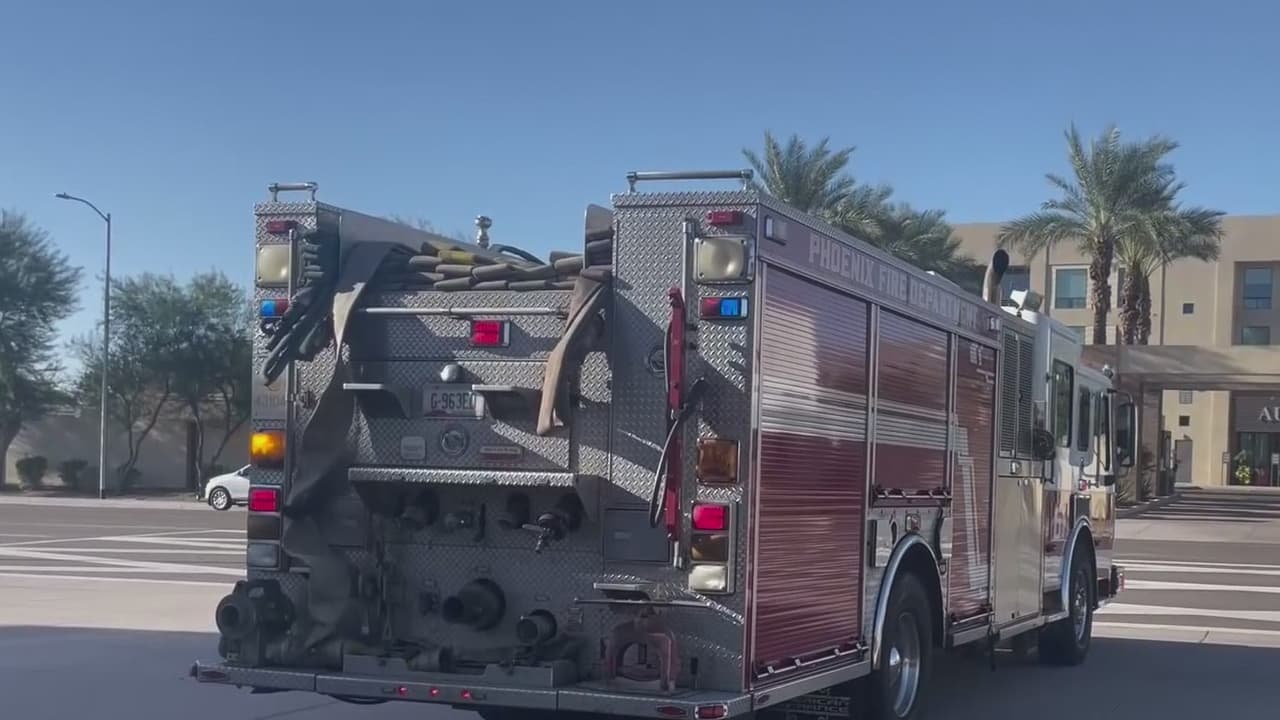 ¿Conoces cuáles son las sanciones por no cederle paso a un auto de emergencia? Esto acarrea consecuencias no sólo legales, sino retrasa el trabajo de las cuadrillas de rescate. 
<a href="https://www.univision.com/local/arizona-ktvw/ayuda-salvar-vidas-cede-el-paso-vehiculos-emergencia">Más detalles en este enlace. </a>