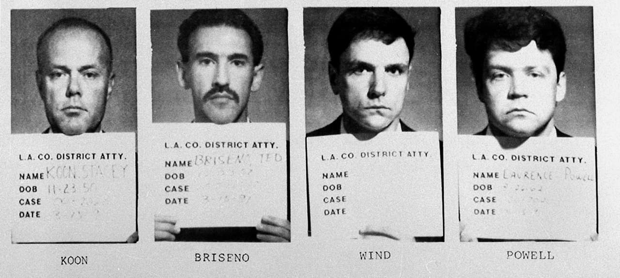 Esta fotos del 14 de marzo de 1991 muestra a los cuatro policías acusados de golpear al automovilista negro Rodney King en un ataque grabado en video. De izquierda a derecha: sargento Stacey Koon, oficial Theodore Briseno, oficial Timothy Wind y oficial Laurence Powell. Dos cumplieron condena en prisión y los cuatro perdieron sus carreras.