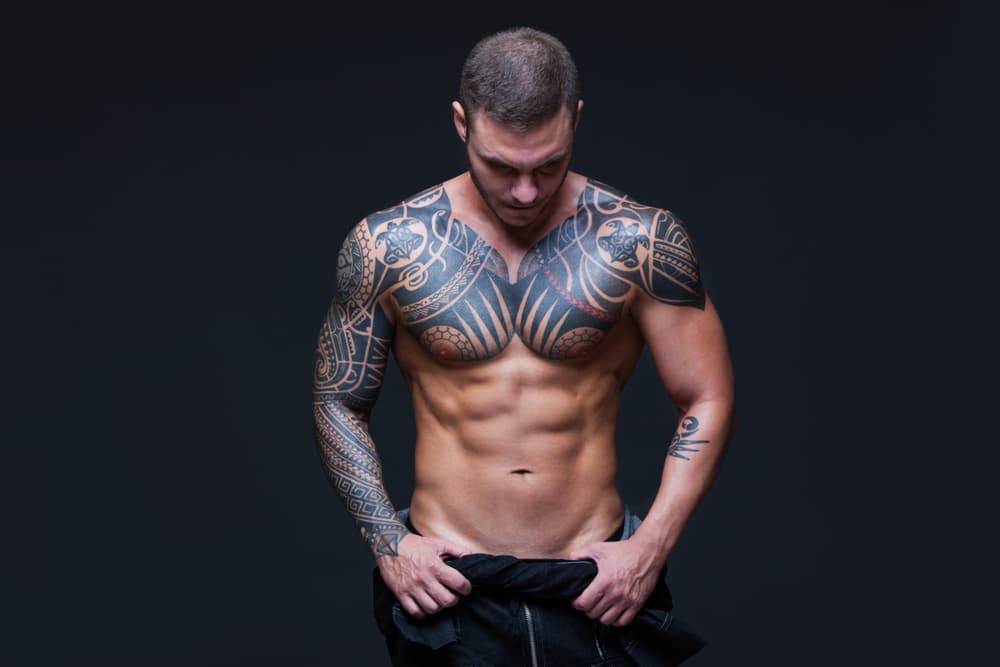 <b>CÁNCER</b>
<br>El centro del pecho, así que puedes tatuarte por ahí, en la parte maternal. Que sea siempre con un corazón, pero no uno atravesado, porque atrae tristeza. Corazones, flores, todo lo que tenga simbolismos alegres. 
<br>