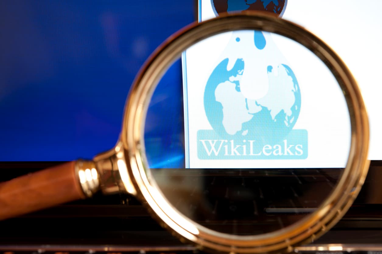 Condenan a exempleado de la CIA por filtrar documentos a Wikileaks