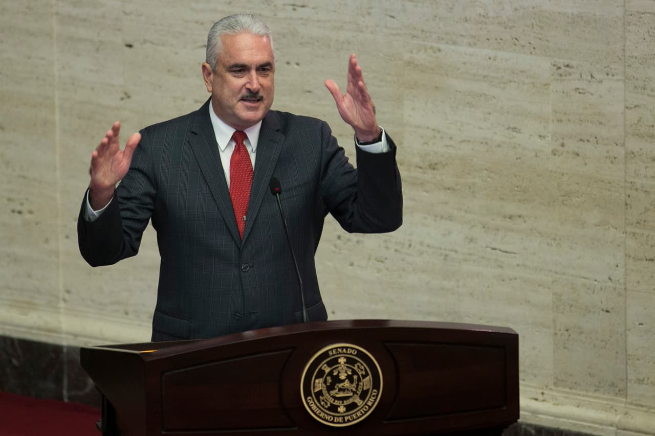 Cabe destacar que 
<b><a href="https://www.univision.com/local/puerto-rico-wlii/politica-puerto-rico/elecciones-en-estados-unidos-2024/gobernadora-electa-de-puerto-rico-le-da-la-razon-a-bad-bunny-lideres-senado-y-camara" target="_blank">el presidente del Senado, Thomas Rivera Schatz, ignoró desde el primer día el mandato de Jenniffer González</a></b> para que se acabaran los insultos y ataques contra otros puertorriqueños. Casi a diario, a través de sus redes sociales, uno de los funcionarios electos con mayor poder en la isla, ofende a diversos "adversarios".