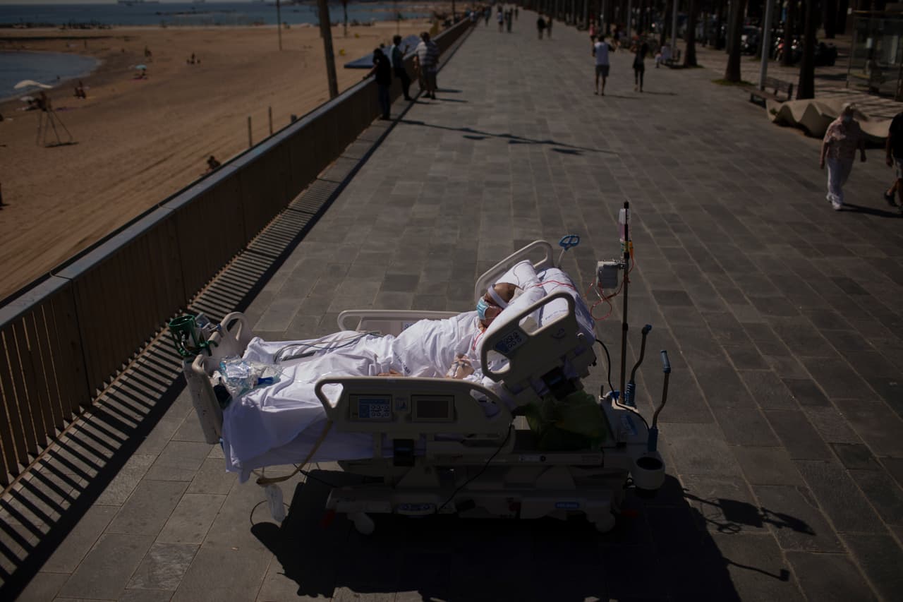 El país logró reducir su curva de infección con un estricto bloqueo de tres meses que finalizó el 21 de junio. Pero ahora España lidera la nueva ola de infecciones de Europa, con un aumento que ha llevado el número total de casos a casi medio millón. Al menos 29.400 personas han muerto.
<a href="https://www.univision.com/noticias/salud/mapa-actualizado-del-coronavirus-cifras-de-casos-confirmados-y-fallecidos">Vea aquí nuestro mapa actualizado del coronavirus: cifras de casos reportados, fallecidos y recuperados </a>
<br>