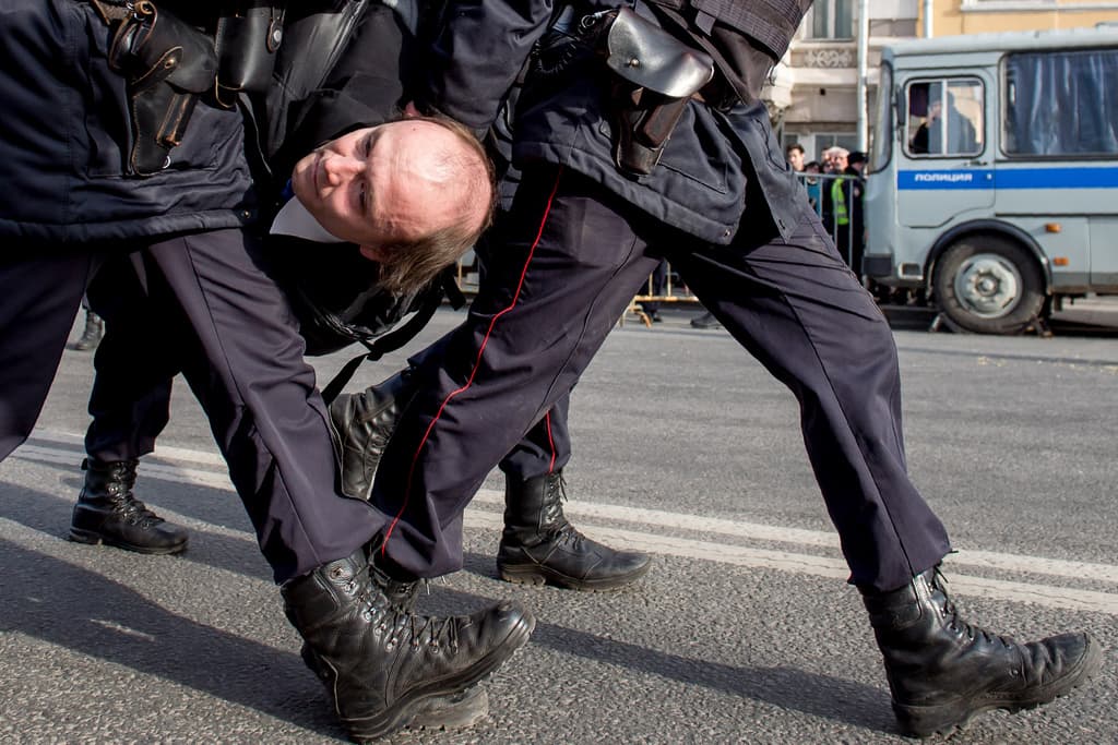 Estados Unidos y Europa condenan la detención de cientos de manifestantes opositores en Rusia