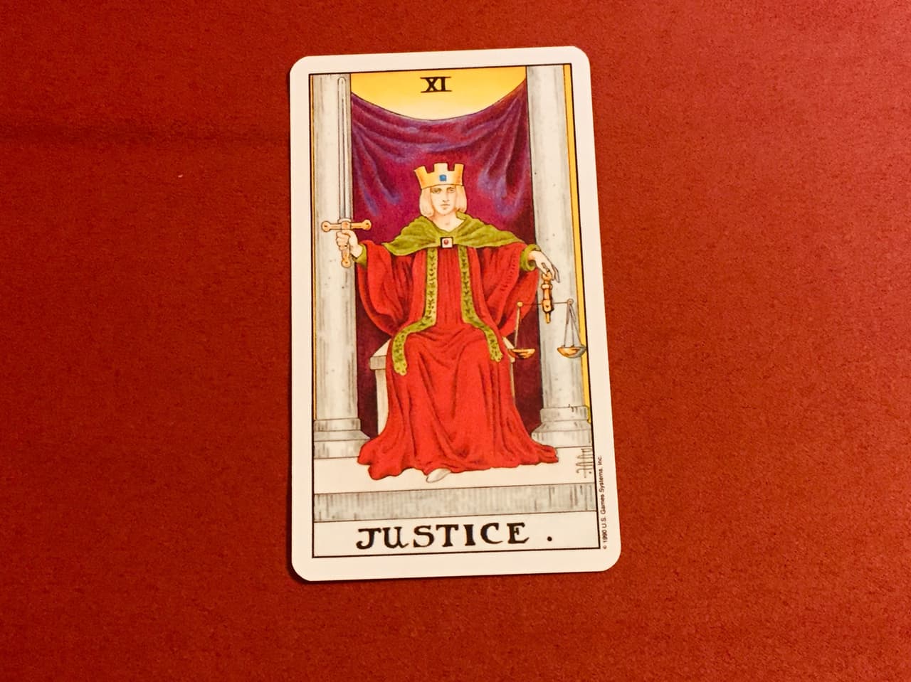 No obstante, viene con su advertencia. Si estás actuando con bondad, inocencia y en realidad eres una buena persona, que no ha afectado a nadie, pues es una gran señal si te aparece en tu lectura. PERO, si al contrario eres una fea persona, de oscuras intenciones, mal corazón y estás actuando mal, ten mucho, pero mucho cuidado, porque significa que ahí viene tu castigo.