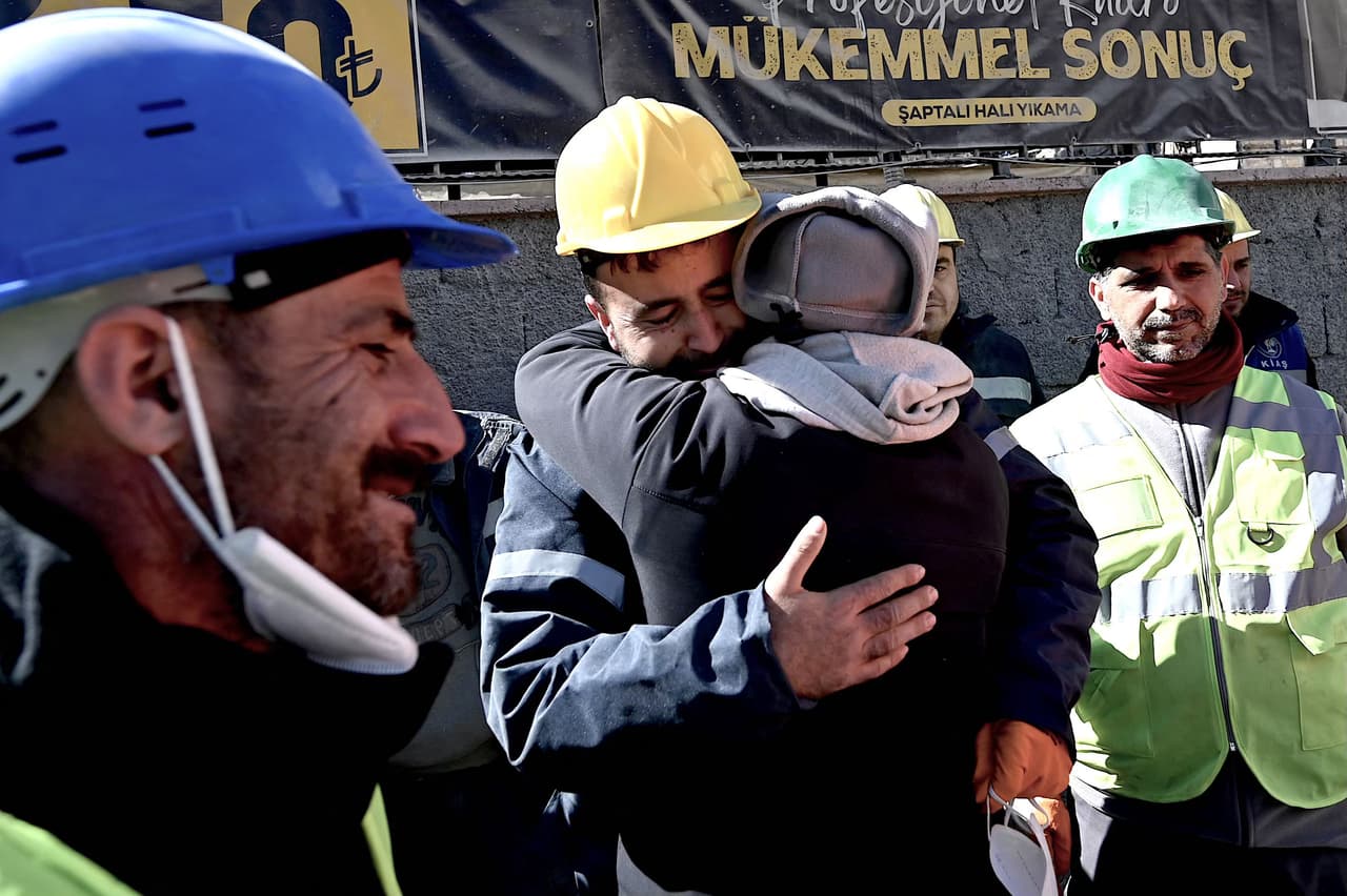 La “niña milagro” de Turquía: una menor sobrevivió tras pasar más de 10 días enterrada bajo los escombros
