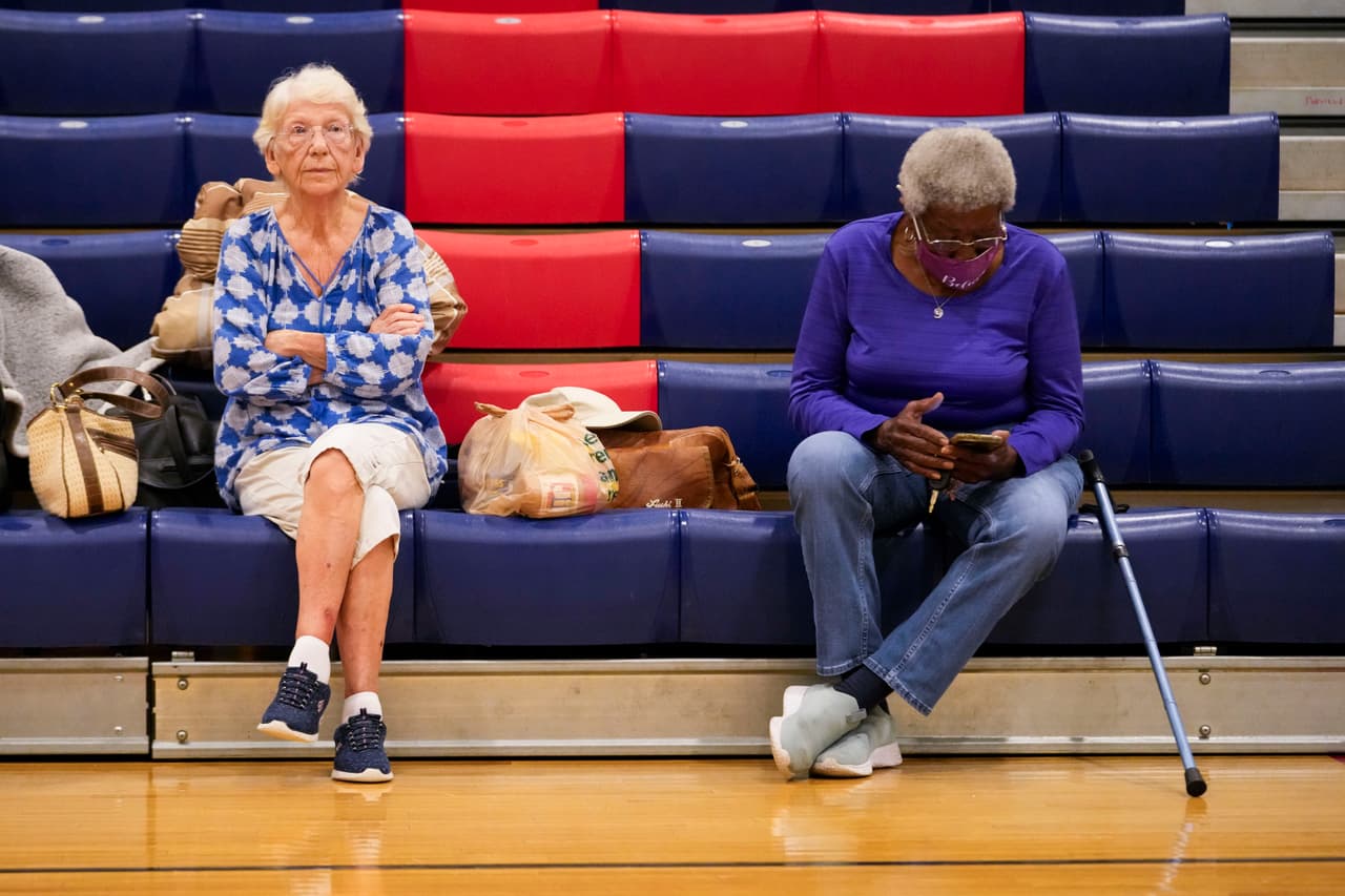 Jean McCloud y Bernice Walker.