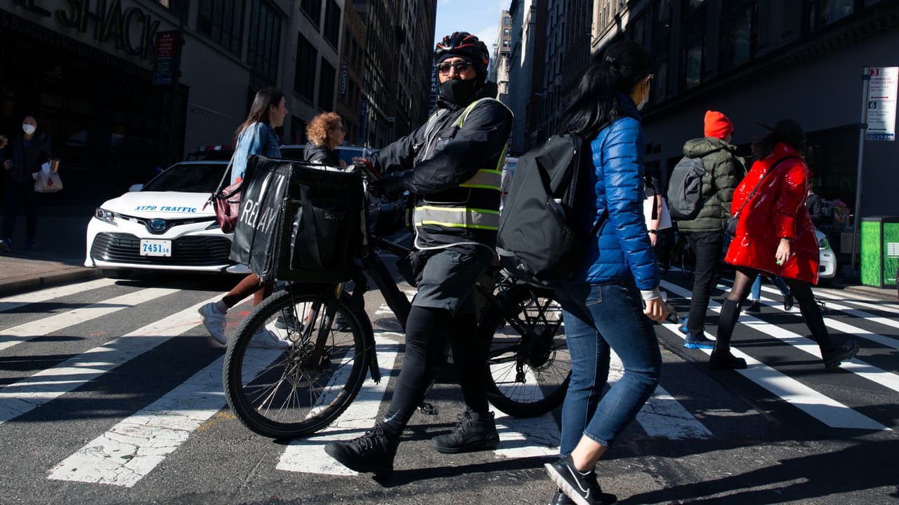 Implementan puntos de carga para bicicletas eléctricas de repartidores en Nueva York: cómo aplicar
