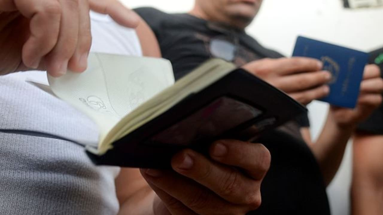 ¿Qué papeles debes cargar si eres indocumentado y te detienen agentes de Inmigración? Te explicamos