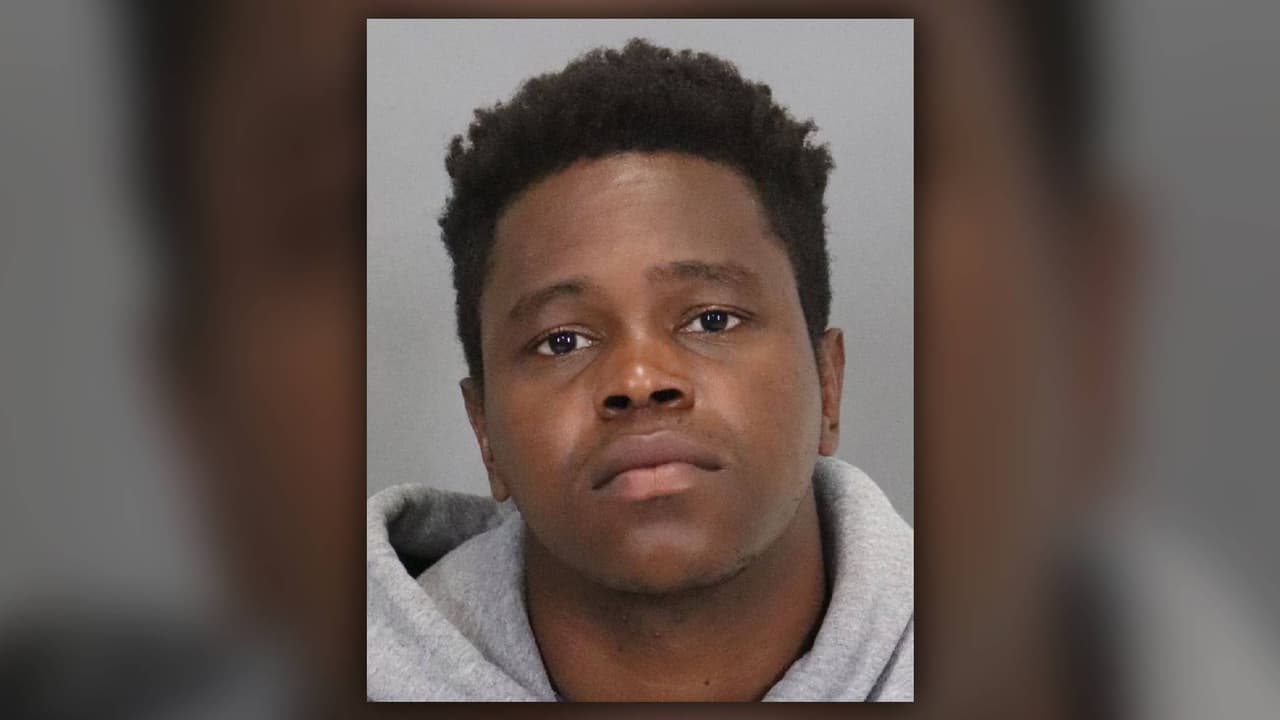 Arrestan a maestro de San José tras descubrirle mensajes sexuales con una estudiante menor de edad