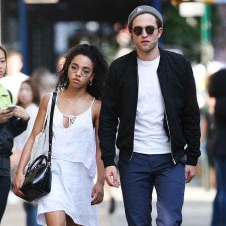 El protagonista de la saga de 'Crepúsculo', Robert Pattinson, y la cantante FKA Twigs empezaron a salir en septiembre de 2015, así lo informó el portal de la revista ¡Hola!