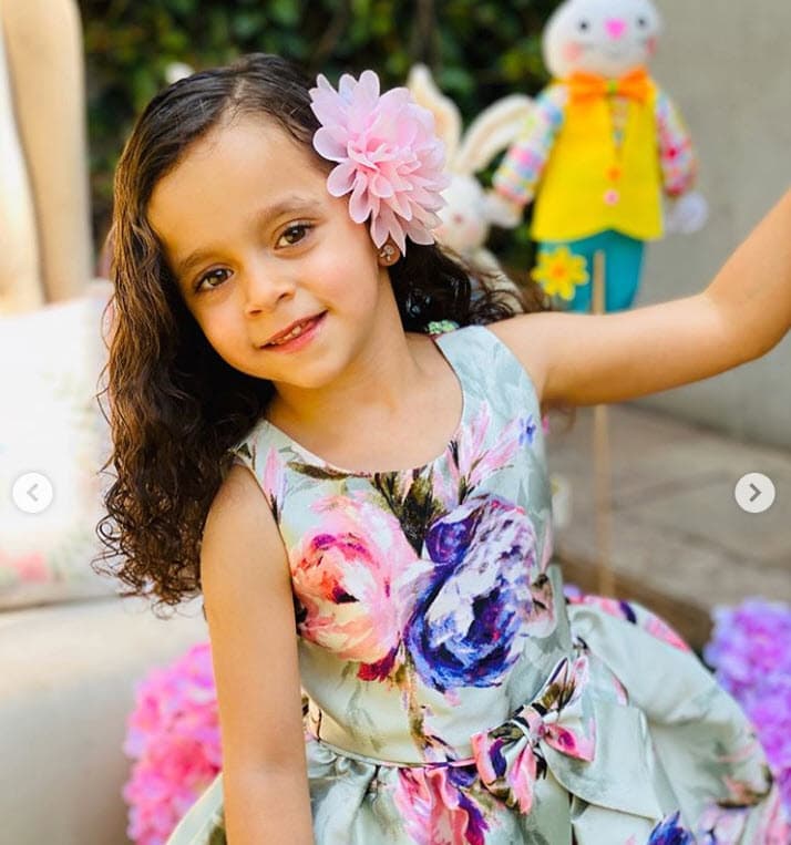A la actriz de 
<b>El Vuelo de la Victoria</b> se le preguntó en qué se parecen ella y sus mellizos: "
<b><a href="https://www.univision.com/famosos/los-hijos-de-elizabeth-alvarez-y-jorge-salinas-cumplieron-4-anos-y-cada-vez-se-parecen-mas-a-su-papa-fotos" target="_blank">Máxima es igualita a mí</a></b> en carácter, temperamento, actitudes y su personalidad es superfemenina". 
<br>