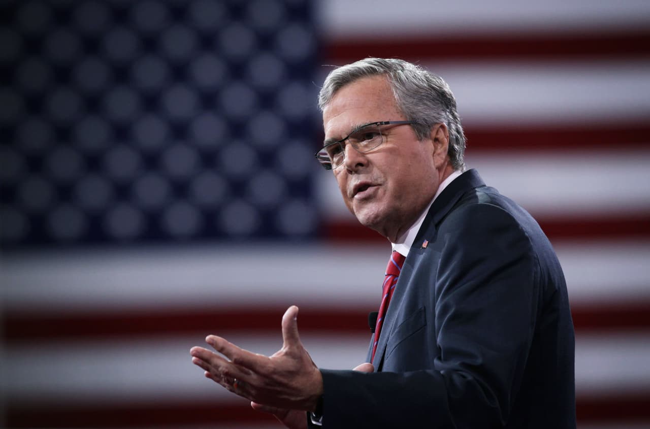 <b>Jeb Bush</b>. El exgobernador de Florida —que compitió con Trump la nominación del partido en 2016— 
<a href="https://fox28spokane.com/political-world-congratulates-biden-after-he-declares-victory-over-president-trump/"><u>le envió a Biden felicitaciones</u></a> el 7 de noviembre. "Estaré orando por ti y tu éxito. Ahora es el momento de curar heridas profundas. Muchos cuentan contigo para liderar el camino".