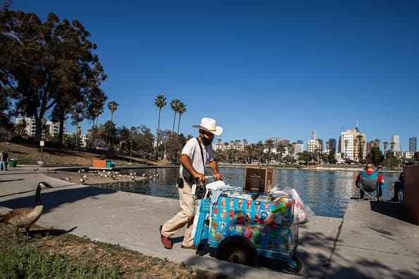 <b>Condado de Riverside:</b> 
<br>Los interesados pueden solicitar la ayuda a partir de este lunes 14 de febrero a través de la página Microbusiness COVID-19 Relief Grant Program.