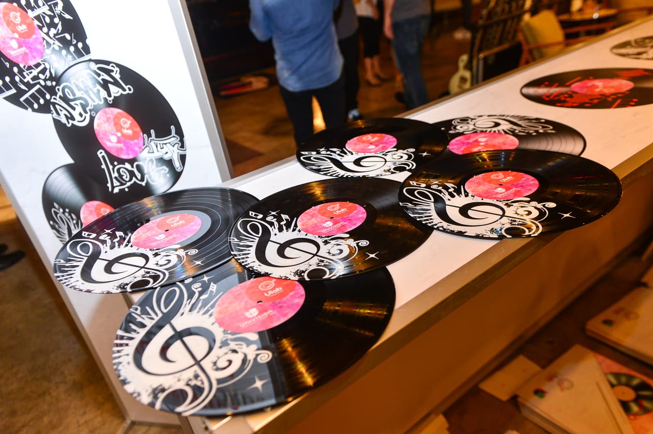 Vinyl printing.