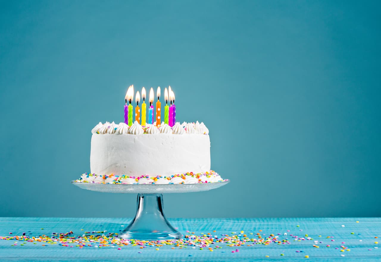 <b>Calcula tu verdadera edad </b>
<br>La fecha de cumpleaños habla de nuestra edad cronológica, pero este es solamente un indicador que no siempre coincide con
<b> la edad biológica, </b>que marca el desgaste sufrido con el paso de los años. Este 
<a href="http://vitalityage.com/">test de vitalidad</a>
<b> </b>usa un algoritmo que tiene en cuenta el peso, práctica de ejercicio, colesterol o consumo de alcohol, y compara los resultados con los de la población en general. De acuerdo con esta web, como media 
<b>los americanos son cinco años mayores que su edad cronológica. </b>