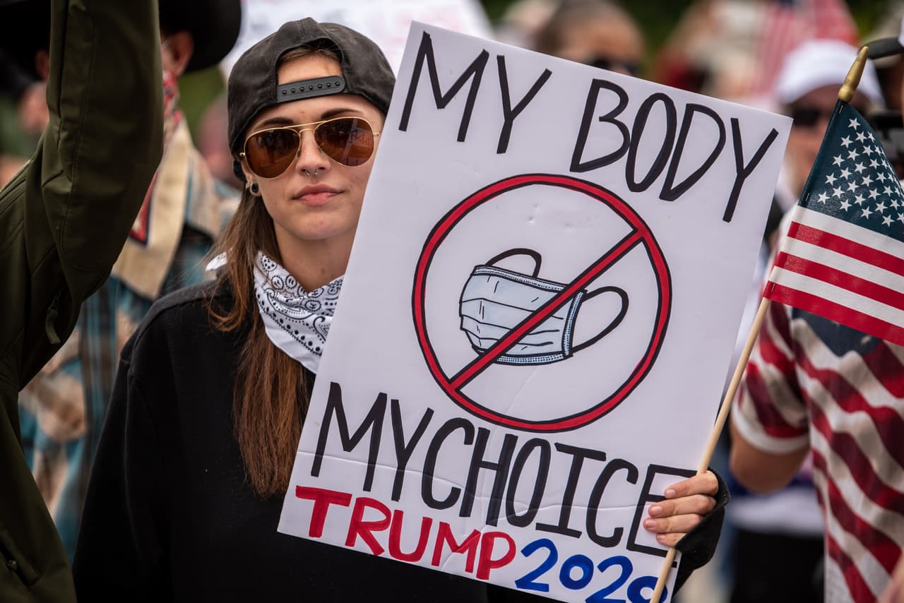 "Mi cuerpo, mi decisión. Trump 2020", lee una pancarta en Austin.
