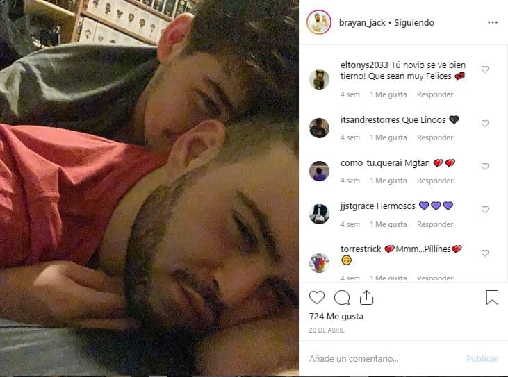 En noviembre de 2020, el joven confirmó que 
<b><a href="https://www.univision.com/famosos/hijo-menor-alfredo-adame-termina-novio-sufrio-depresion-fotos" target="_blank">terminó su noviazgo con el 'youtuber' Brayan Jack</a></b>, solo seis meses después de haber celebrado su primer San Valentín como pareja.
<br>