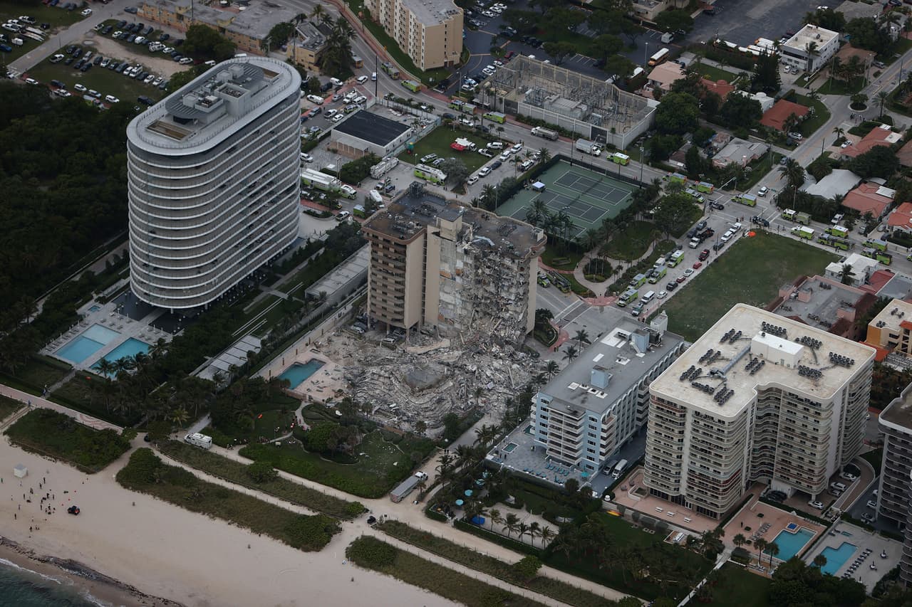 La parte del edificio afectada es la que mira al este, hacia el océano Atlántico.