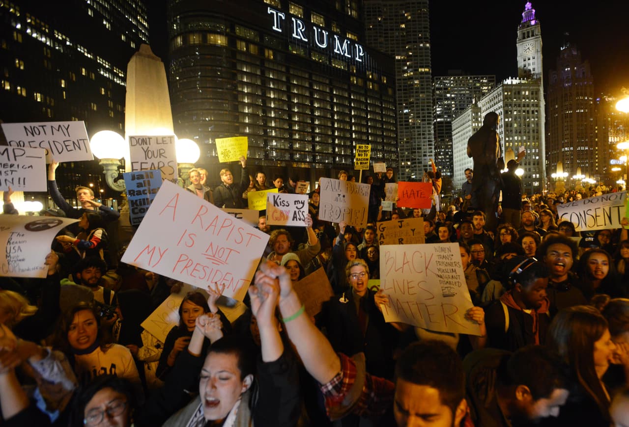 <b>Las protestas. </b>Al día siguiente de anunciados los resultados electorales comenzaron una serie de protestas contra el presidente electo que se extendió durante toda la semana por las ciudades más importantes del país. Miercoles 9 de noviembre.