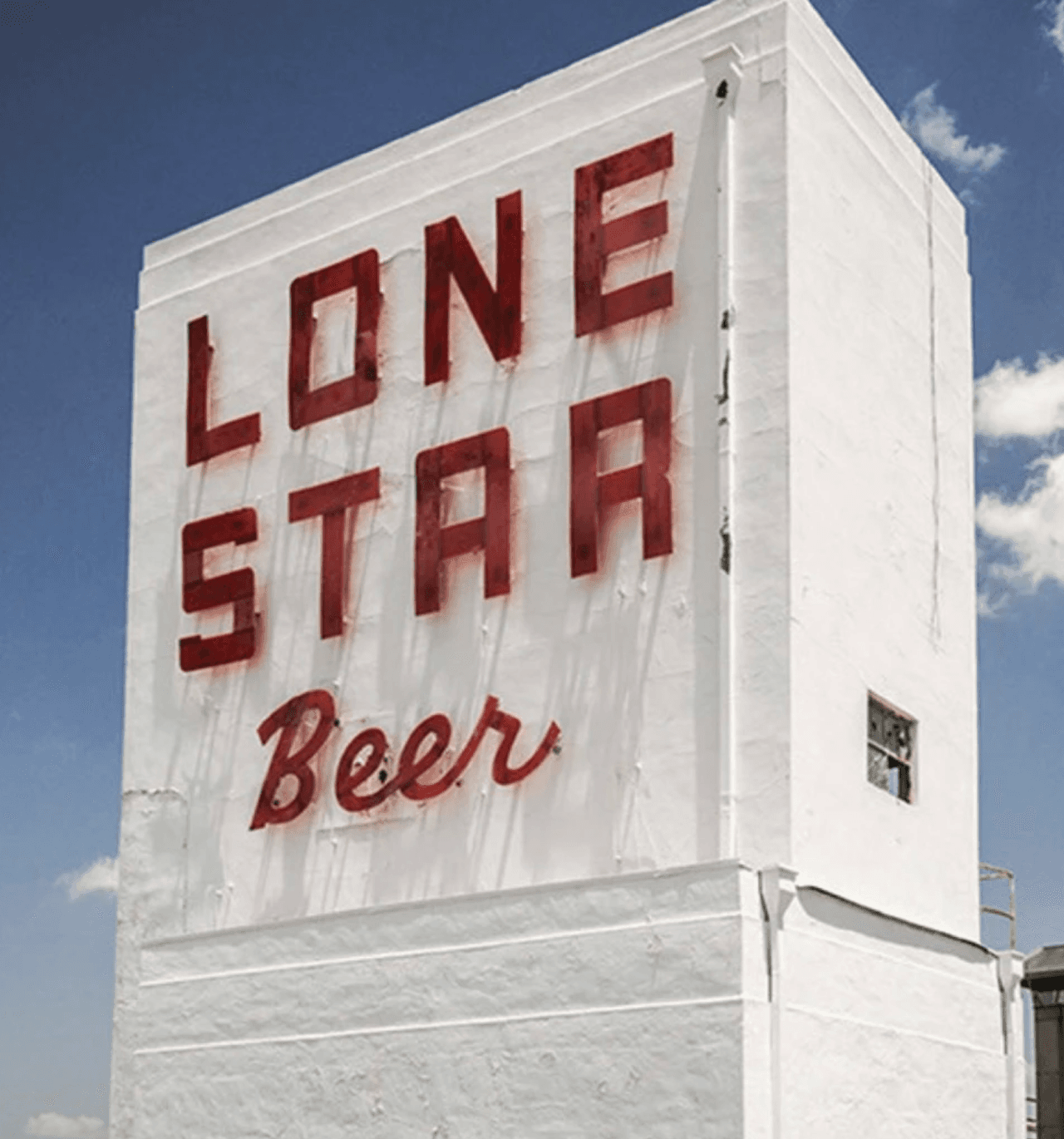 <a href="https://www.univision.com/local/san-antonio-kwex/investigan-las-causas-del-incendio-en-la-cerveceria-lone-star-video">Se sospecha que el incendio fue provocado, según dijo el jefe del Departamento de Bomberos de San Antonio, Charles Hood.</a>