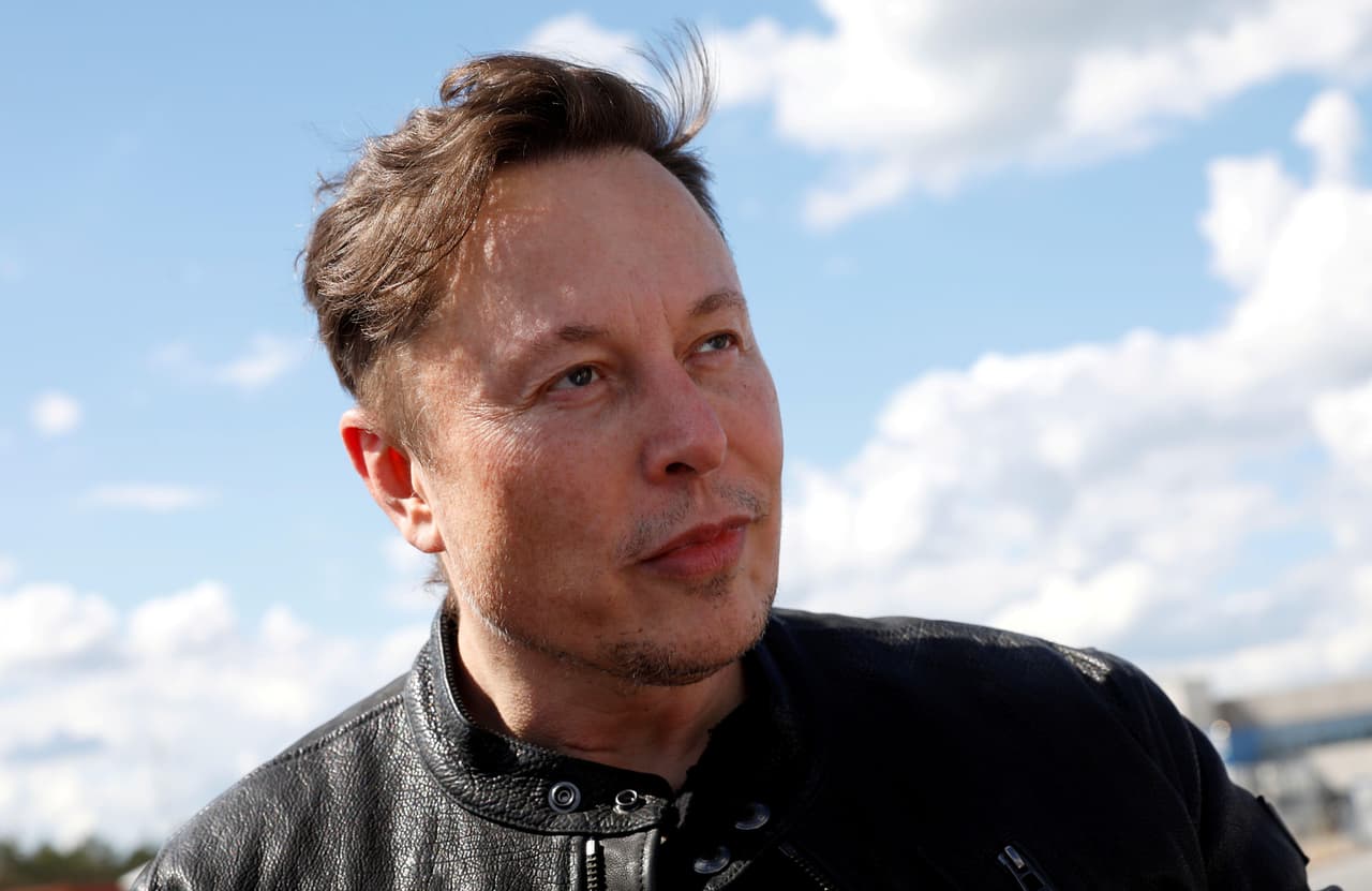Los radicales cambios en Twitter que sopesa Elon Musk: uno podría ser cobrar por los perfiles verificados