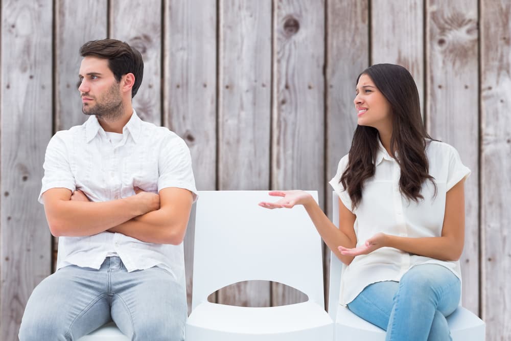 Choques fuertes de personalidad, las peleas o discusiones dejan un sabor amargo y no se perdonan fácilmente abundando los rencores. Dos personalidades disímiles. Problemas de comunicación, animosidad, desconfianza mutua, incapacidad para resolver las diferencias que suelen ser fuertes, inclusive a veces por molestar dicen lo que no piensan en puntos de vista sociales, religiosos o políticos en el afán de ir a la contraria.