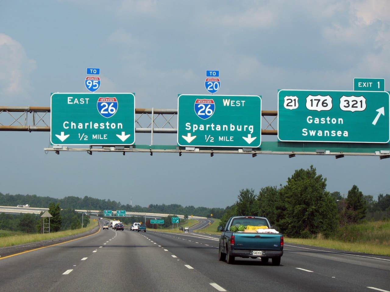 <b>Puesto 17. Interestatal 77 (I-77).</b> 
<b>28.4</b> 
<b>muertes por cada 100 millas. </b>Esta vía de 1,519 millas recorre Carolina del Norte, Virginia, Virginia Occidental y Ohio. Tuvo 408 accidentes fatales.