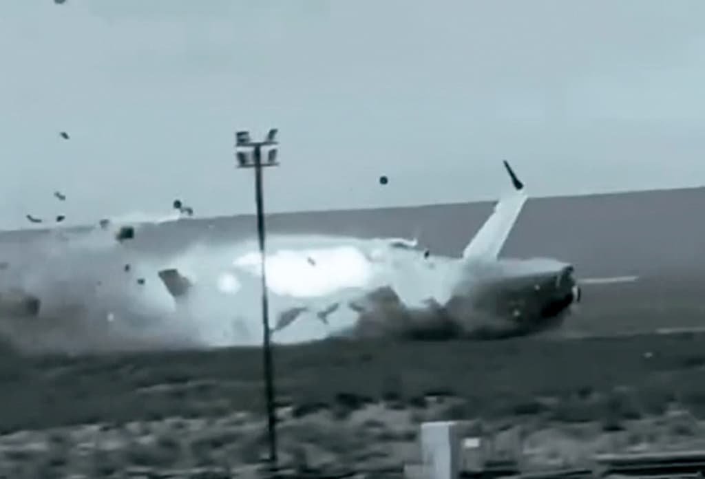 Azerbaiyán afirma que el avión siniestrado recibió un disparo desde Rusia y acusa a Moscú de intentar ocultarlo