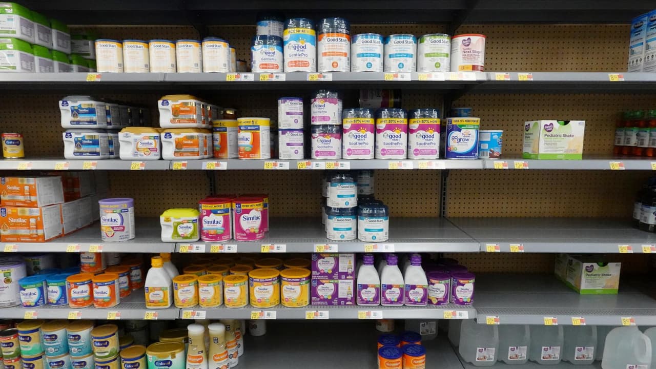 La FDA recomienda a los padre de familiia revisar la 
<b><a href="https://www.univision.com/local/houston-kxln/ashley-jove-maricela-abarca-madres-hispanas-formula-bebe-similac-recall-houston?890" target="_blank">fórmula Similac</a></b> en caso de haberla comprado ya que podrían poner en riesgo la salud de sus hijos.