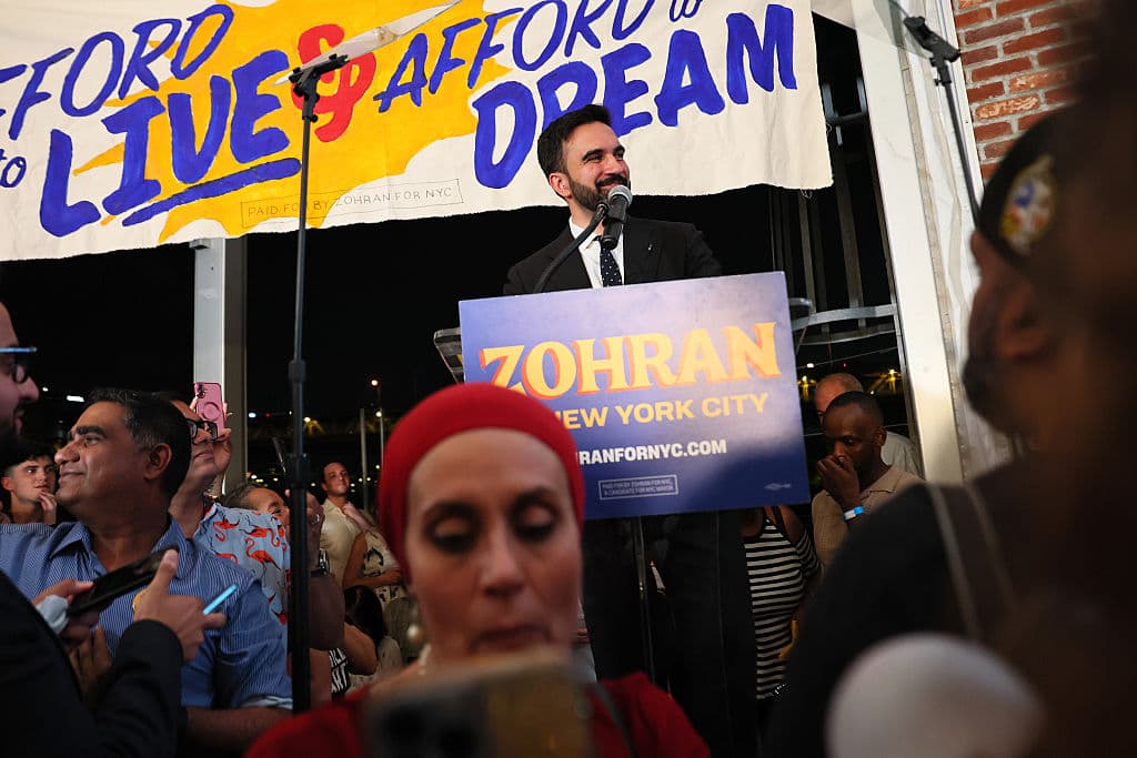 Mamdani fue arrestado en octubre de 2023 durante una protesta frente a la casa del senador Chuck Schumer, lo que intensificó las críticas de sus detractores.