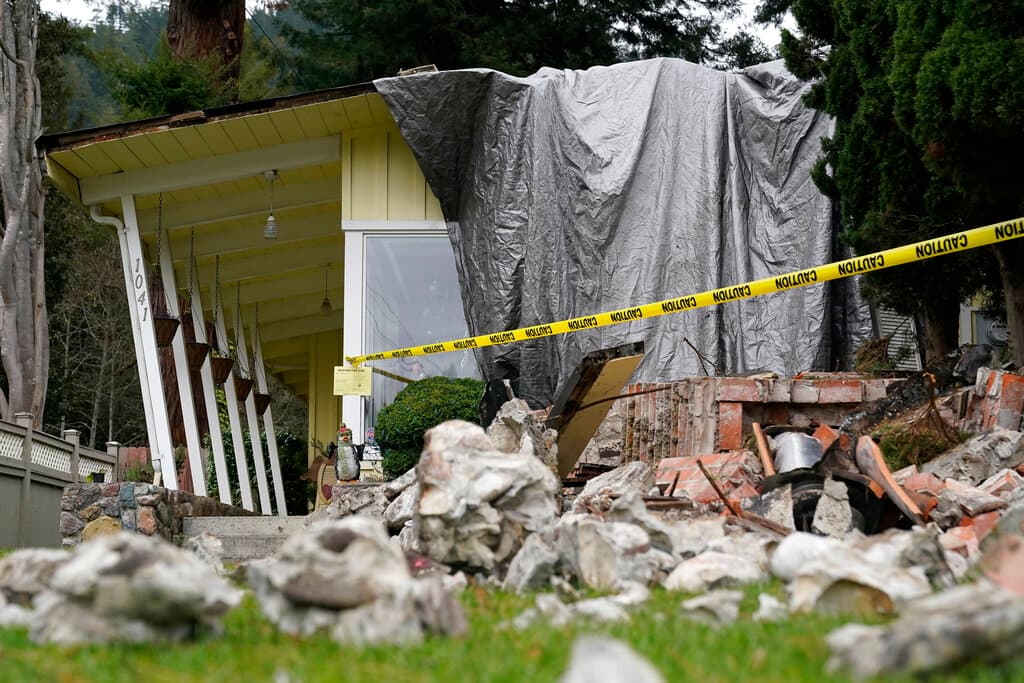 El gobernador Gavin Newsom 
<b>proclamó el estado de emergencia</b> para el condado de Humboldt con el fin de apoyar la respuesta de emergencia al terremoto en la ciudad de Ferndale. De esta manera se proporcionarán los recursos necesarios como refugio, alimentos y agua, así como ayuda en las evaluaciones de daños.