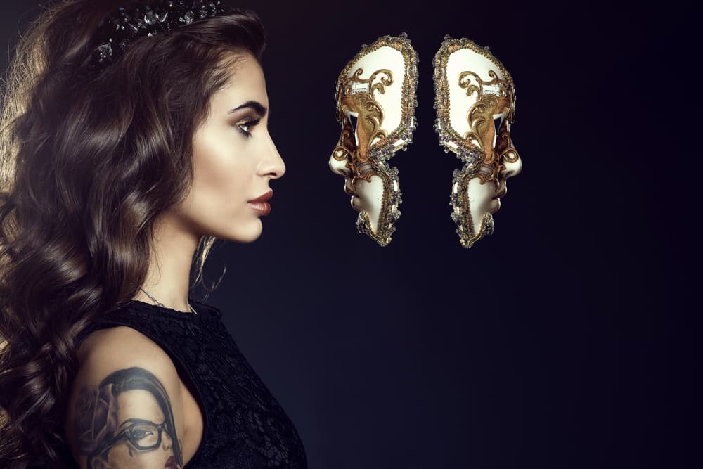 <b>Escorpión</b>
<br>
<b>El conocimiento de los secretos</b>
<br>Tu signo tiene uno de los mayores retos de todo: desarrollar el interés por lo oculto, misterioso y el porqué de la vida y la muerte. Tu intuición se fortalece cuando la cultivas y aplicas y entonces tu sexto sentido se convierte en tu arma ideal para conquistar el éxito y la fortuna. Tu aguda percepción, bien utilizada, te llevará al mismísimo centro de tu Punto de la Fortuna donde quiera que esté situado.