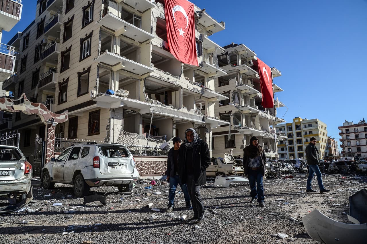 <b>8) TURQUÍA.</b> 
<b>3,000 muertes por el conflicto reportadas en 2016. </b>
<br>
<a href="http://www.univision.com/temas/turquia" target="_blank">Turquía tiene desde hace décadas conflictos</a> con varios grupos insurgentes kurdos que buscan la separación para crear un Kurdistán con autonomía. Luego de un proceso de paz fallido en 2015 recrudeció el conflicto.