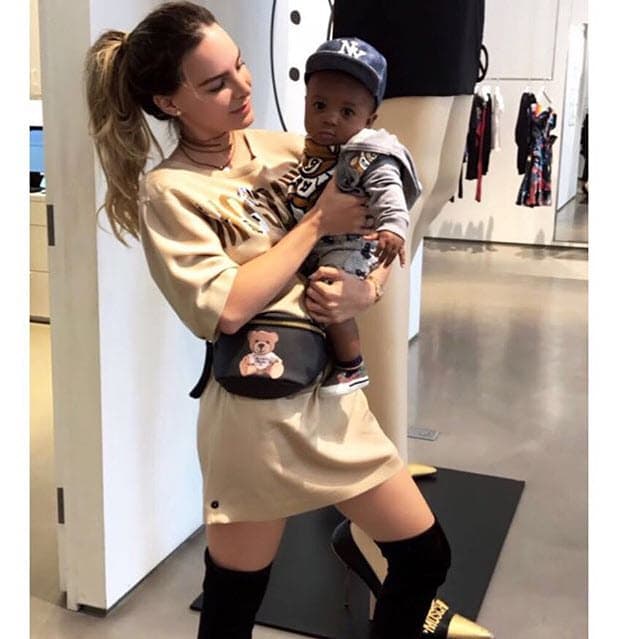 Todo parece indicar que los bebés le encantan a 
<b><a href="http://www.univision.com/personas-belinda-peregrin-schull-e">Belinda</a></b>, y es que la cantante compartió un par de fotografías en Instagram donde aparece cargando a un pequeñito.