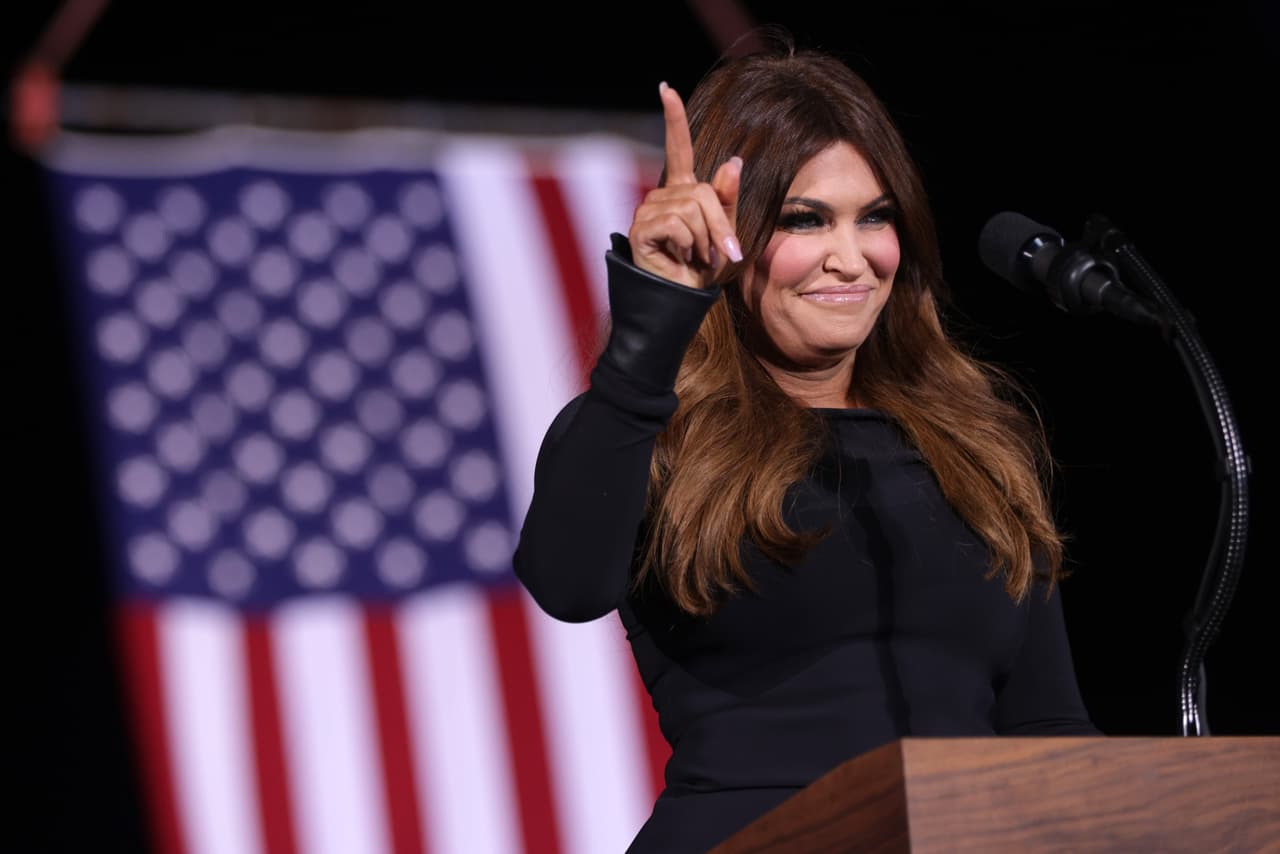 Una columna del sitio Político ha señalado que Guilfoyle estaría siendo animada por políticos conservadores para buscar un cargo político en California.
<br>