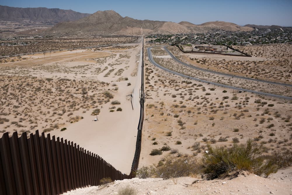 EEUU mantiene el cierre de sus fronteras y limita la entrada a solicitantes de asilo por el covid-19
