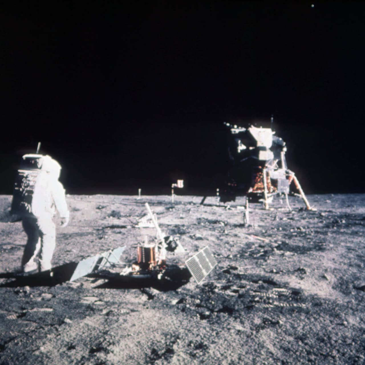 Los astronautas recolectaron 47.5 libras de material durante su recorrido, siempre cercano al módulo donde regresarían.