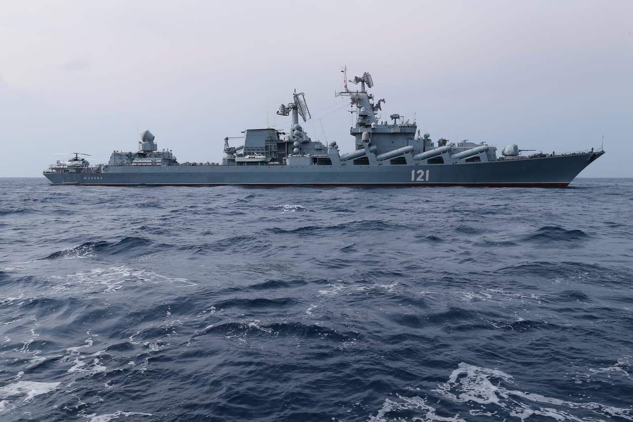 El 13 de abril, el crucero ruso Moskva, el buque insignia de la flota rusa del Mar Negro, fue alcanzado por misiles ucranianos y se hudió al día siguiente. Un duro golpe para el orgullo nacional ruso.