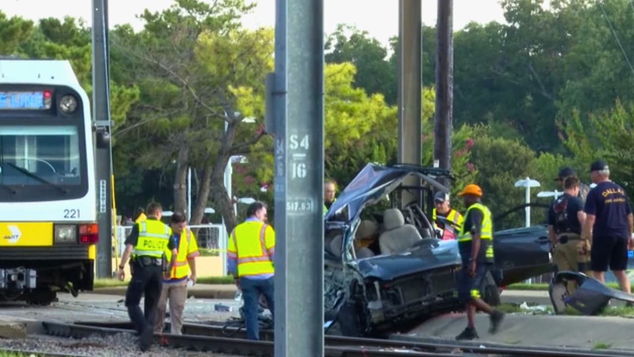 <b>Un choque entre un auto y un tren del <a href="https://www.dart.org/" target="_blank">Sistema de Transporte Rápido de Dallas (DART)</a></b> ocurrió la tarde del lunes en la intersección de 
<a href="https://maps.app.goo.gl/A8HreMFGQF7wGhHF9" target="_blank">South Lancaster Road y LedbetterDrive</a>, en OakCliff.