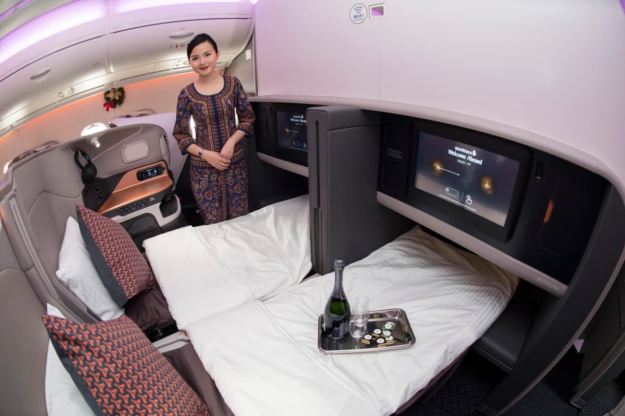 <b>Puesto 1. Singapore Airlines.</b> La ‘Mejor Aerolínea de Mundo’ opera desde 1947. Está basada en el estado insular de Singapur y también fue calificada como la empresa de aviación con la Mejor Primera Clase, el Mejor Asiento de Primera Clase y la Mejor Aerolínea de Asia en los premios Skytrax de 2018.