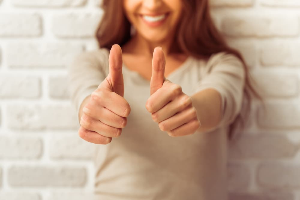 Lo mejor es siempre “neutralizar” una energía negativa, no “rebotarla” como si fuera una pelota que choca contra una pared porque entonces sigue causando daño, lo ideal es que haya alguna manera de absorber esa energía negativa y neutralizarla, quitarle todo el efecto. 
<br>