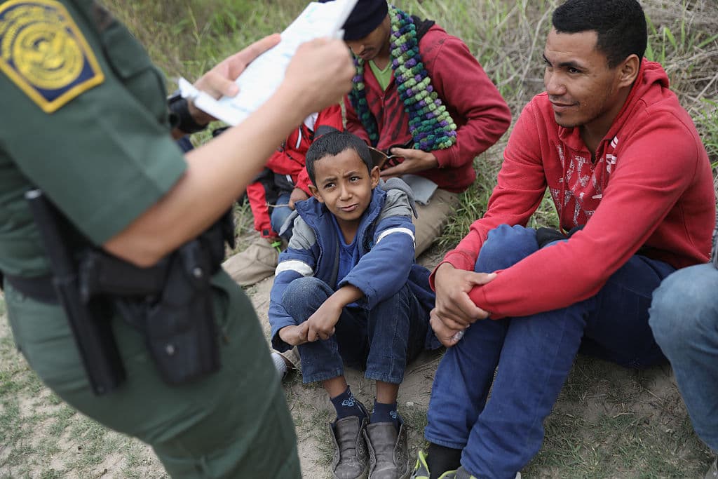 ICE acusará a familiares de niños inmigrantes indocumentados por tráfico humano