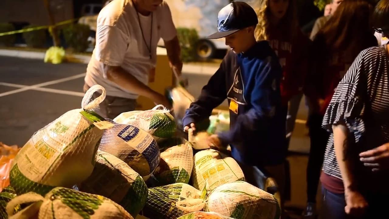 <b>Vineyard Church North Phoenix</b>
<br>La iglesia Vineyard del norte de Phoenix realizará su entrega anual de pavos congelados por el Día de Acción de Gracias, así como ropa y otros productos de primera necesidad el martes 
<b>21 de noviembre</b> sobre el 6250 de W Peoria Ave, en Glendale.