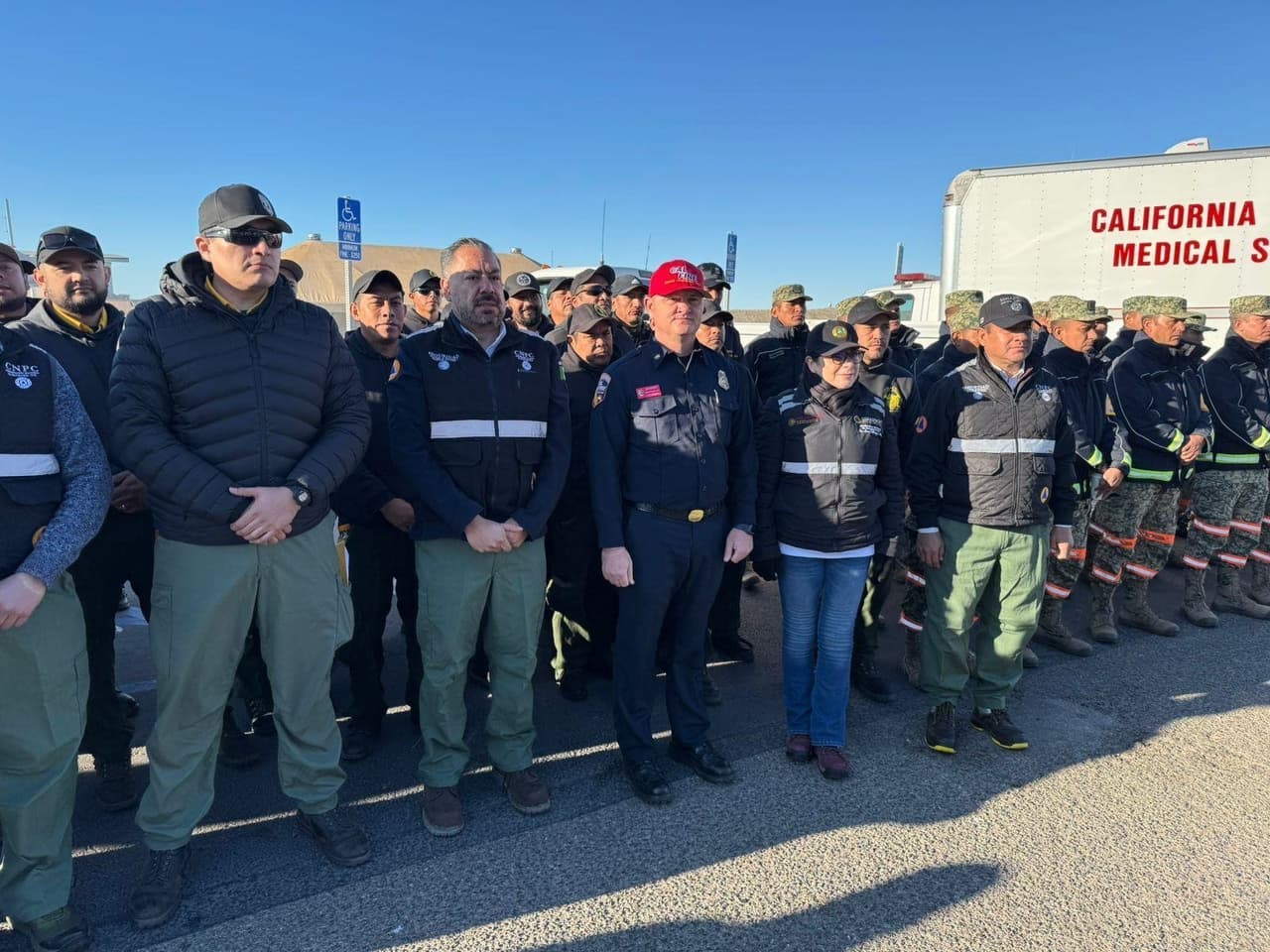 <b>Reconocimiento mutuo</b>
<br>El 
<a href="https://www.univision.com/local/los-angeles-kmex/california-busca-agilizar-reconstruccion-viviendas-incendios-los-angeles">gobernador Newsom</a> agradeció personalmente el apoyo mexicano, destacando la importancia de la colaboración internacional.