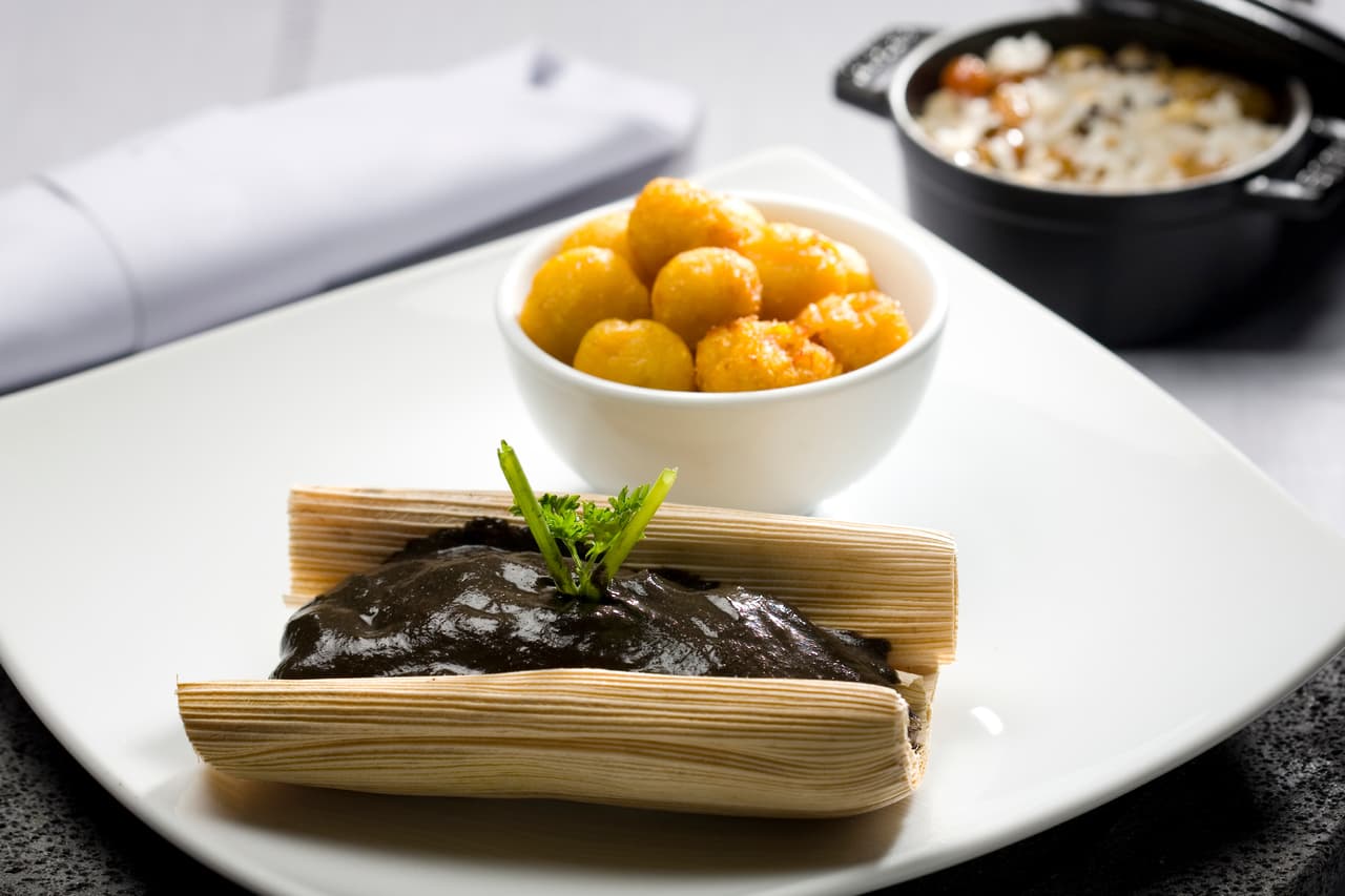 Por cada kilo de masa preparada, se requieren alrededor de 30 piezas de hojas de maíz.