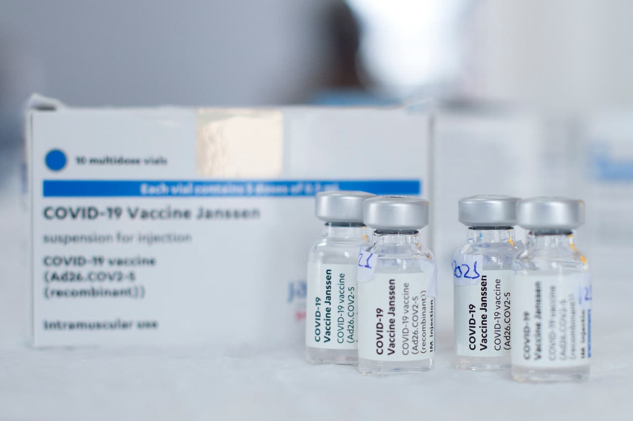 <b>Puesto 14. Johnson & Johnson</b>
<br>
<br>Localización: Estados Unidos.
<br>
<br>Área: cuidado de la salud.
<br>
<br>Capitalización de mercado: 433,000 millones de dólares.
<br>
<br>Las empresas de consumo discrecional, las de banca y finanzas, y las de atención médica también tuvieron una fuerte representación en este ranking.
<br>